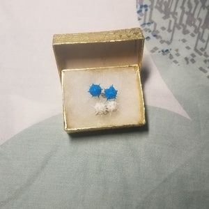 2 pairs of spiky earrings